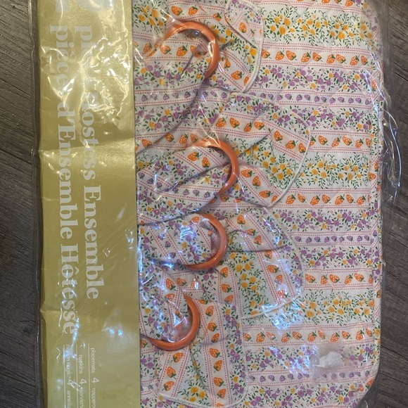 Vintage flower berry Print Quilted Placemats x4 napkins x4 - Picture 3 of 3